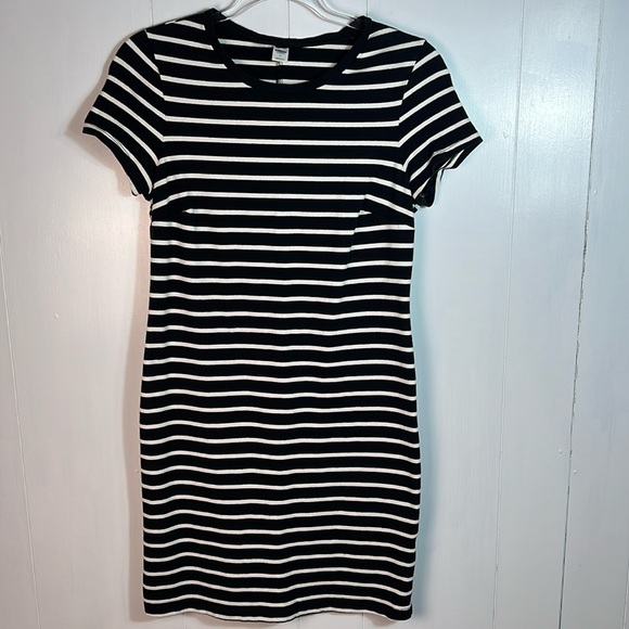 Old Navy Short Sleeve Mini Dress Black and White Stripes Size Medium - Picture 1 of 5